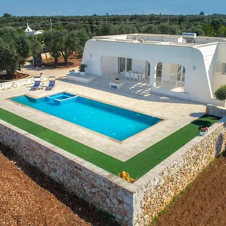 Sleeps 6 Pool Air Con Vila