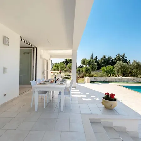 Vila Sleeps 6 Pool Air Con Specchiolla