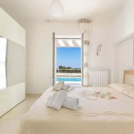 Sleeps 6 Pool Air Con Vila