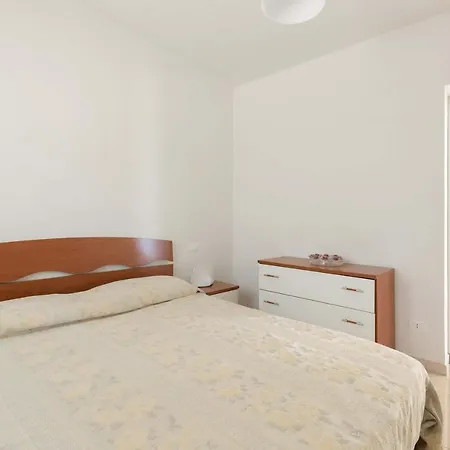 Vila Sleeps 6 Pool Air Con