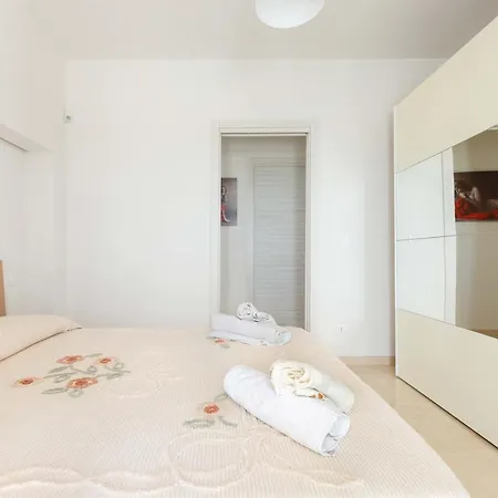 Sleeps 6 Pool Air Con Villa *