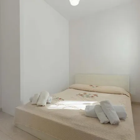 Sleeps 6 Pool Air Con * Specchiolla